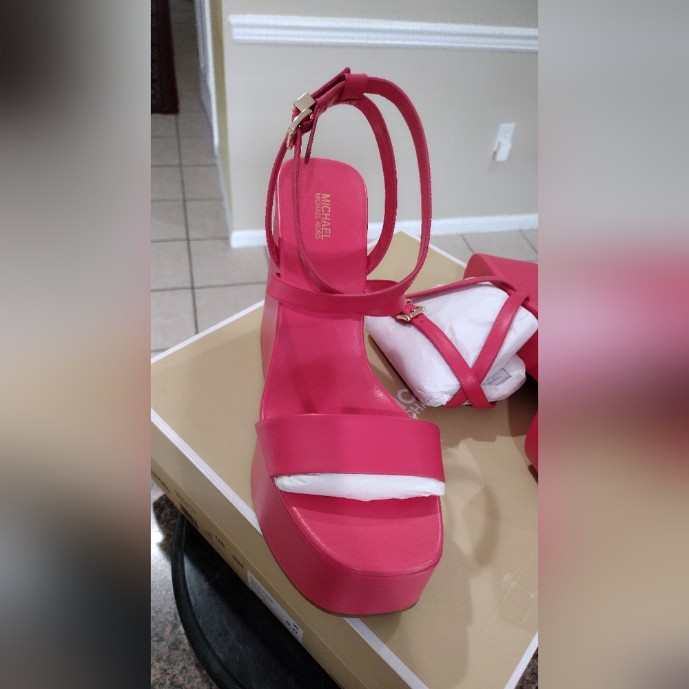 NWB Michael Kors Paola Leather Wedge Sandal - Picture 4 of 13